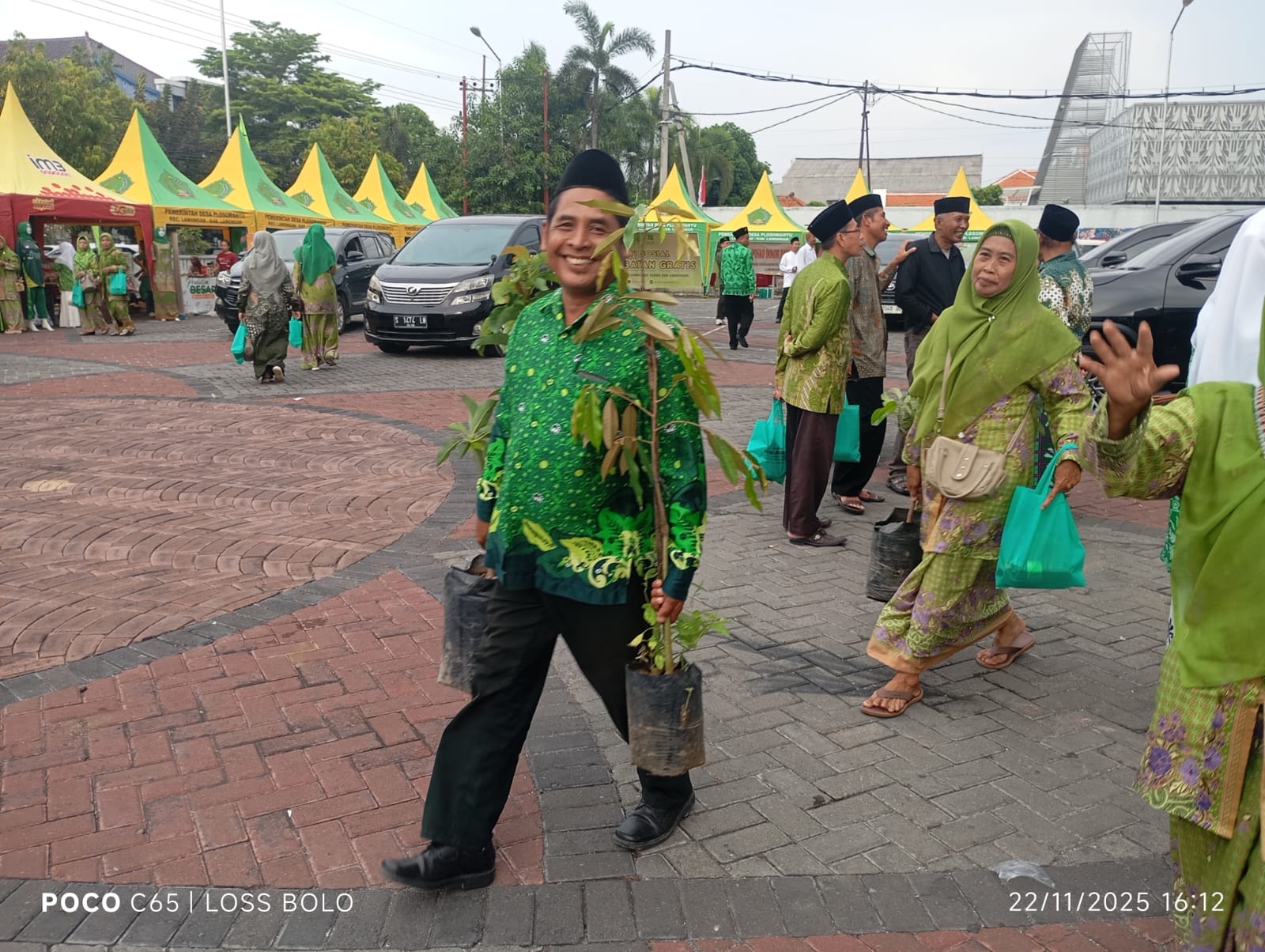 Himbau Tidak Kirim Karangan Bunga, PCNU Lamongan Pilih Pohon Produktif: Tradisi Baru Pelantikan yang Ramah Lingkungan!